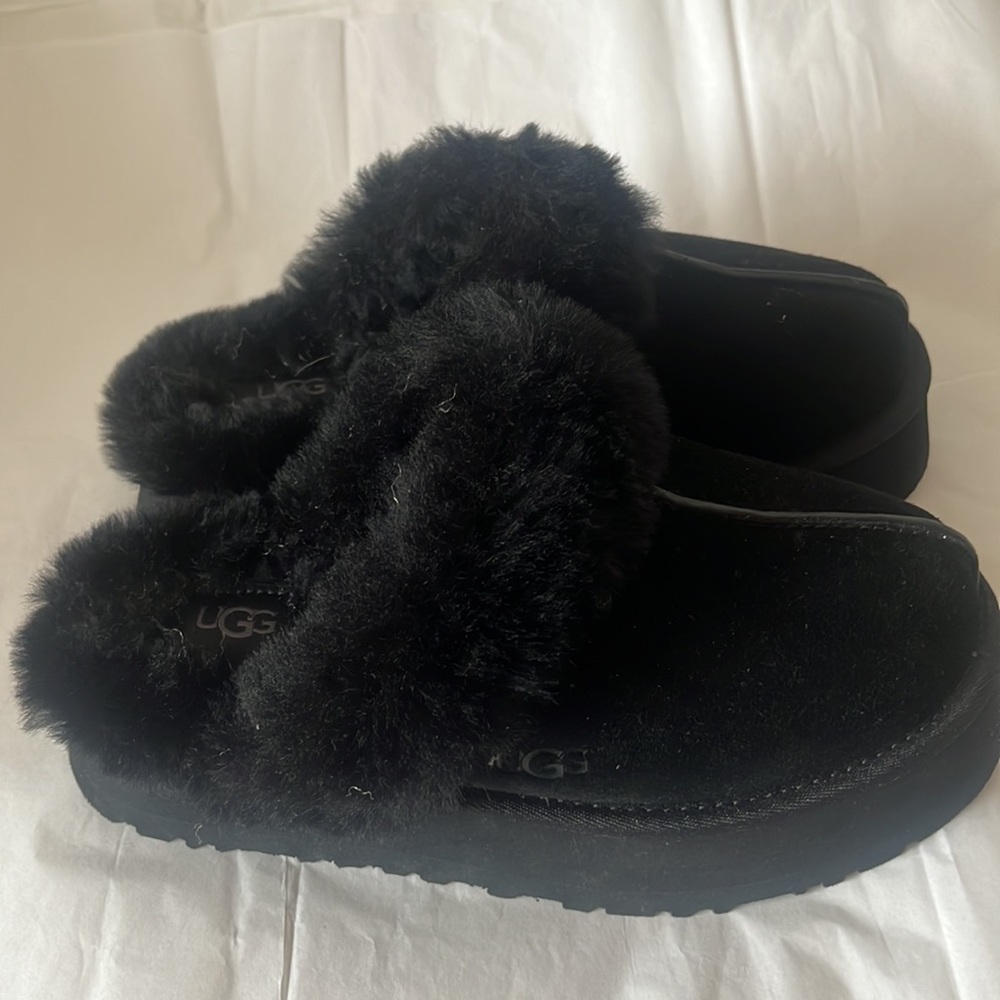 Uggs Womens Platform Slippers - image 2